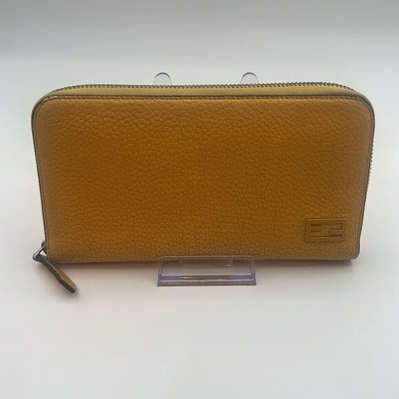 FENDI LONG YELLOW LEATHER ZIP AROUND CUOIO ROMANO WALLET WITH COA AND CARDS! - Picture 1 of 16